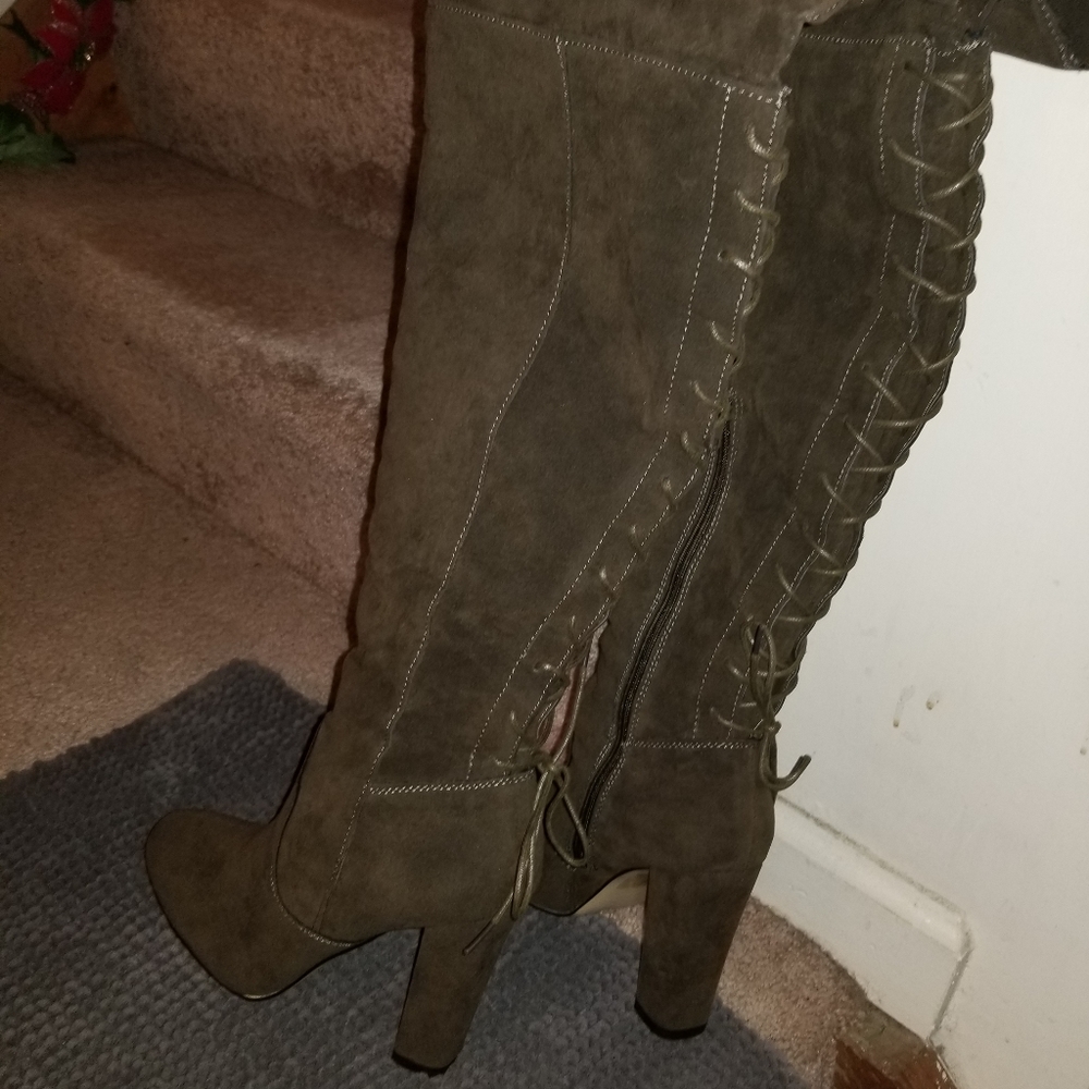 Boots - Picture 5 of 5